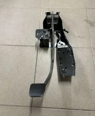 Ford S-MAX Brake pedal 6G922D094JF