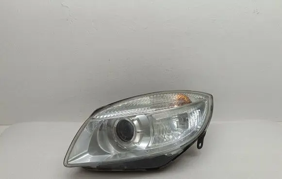 Skoda Fabia Mk2 (5J) Headlight/headlamp 24783100