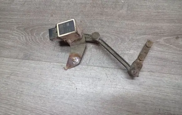 Headlight/headlamp level sensor