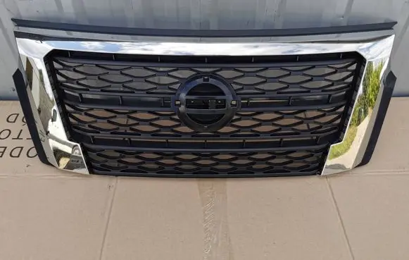 Nissan Primastar Front bumper upper radiator grill 623102355R