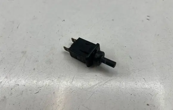 Mercedes-Benz W123 Front door sensor 0008213152