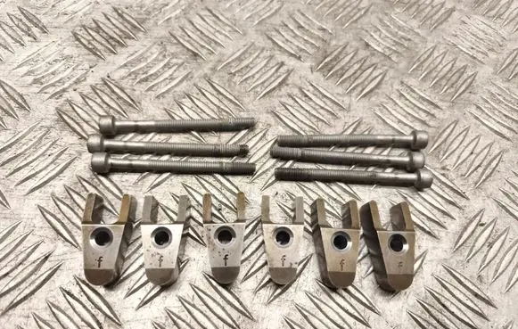 Mercedes-Benz C W204 Fuel Injector clamp holder