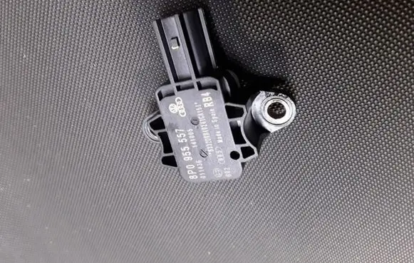 Audi A3 S3 A3 Sportback 8P Airbag deployment crash/impact sensor 8P0955557