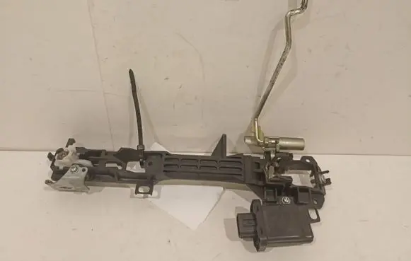 Lexus IS 220D-250-350 Front door exterior handle/bracket 8999130040