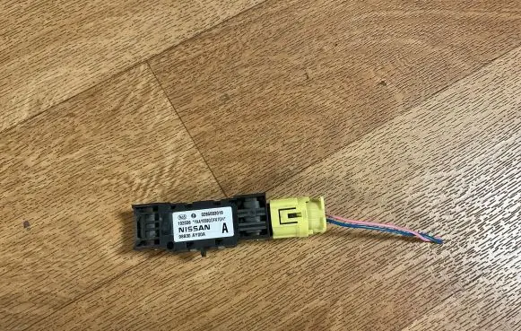 Nissan Primera Airbag deployment crash/impact sensor 98830AY00A 102036 0285003019