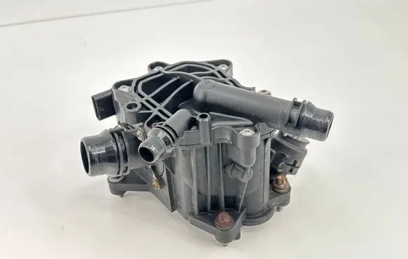 BMW 3 F30 F35 F31 Thermostat/thermostat housing 7644811