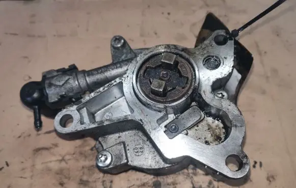 Renault Laguna II Vacuum pump 8200376925