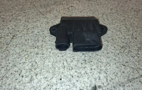 Mercedes-Benz R W251 Glow plug pre-heat relay A6429007801 E2110021041 18101046401