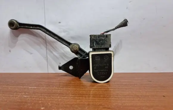 Rear air suspension level height sensor