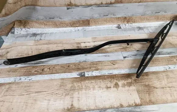 Peugeot 607 Front wiper blade arm