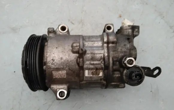 Toyota Avensis T270 Air conditioning (A/C) compressor (pump) 4472500851