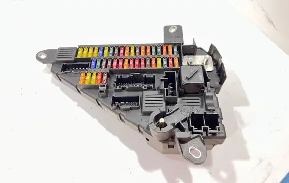 BMW 5 E60 E61 Fuse module 6906619