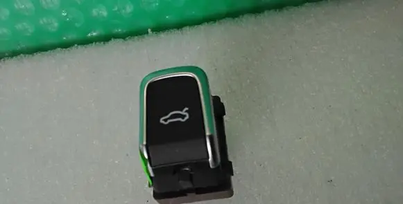 Tailgate opening switch