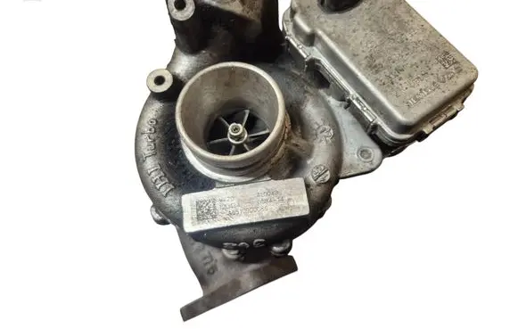 Mercedes-Benz E W212 Turbo A6510900086 AL0049 058414