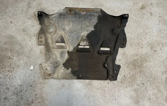 Volvo XC60 Engine splash shield/under tray