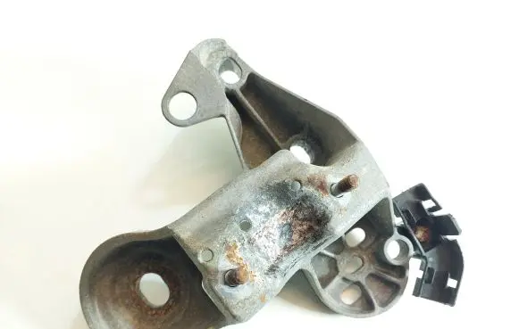 Audi A4 S4 B5 8D Engine mounting bracket 8D0199352H
