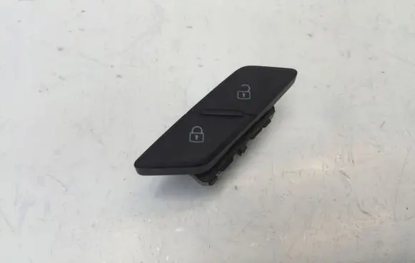 Audi A1 Central locking switch button 82C962108