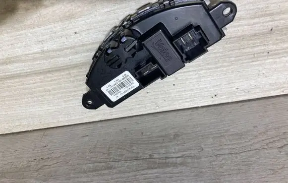 Audi Q3 F3 Heater blower motor/fan resistor 5Q0907521C