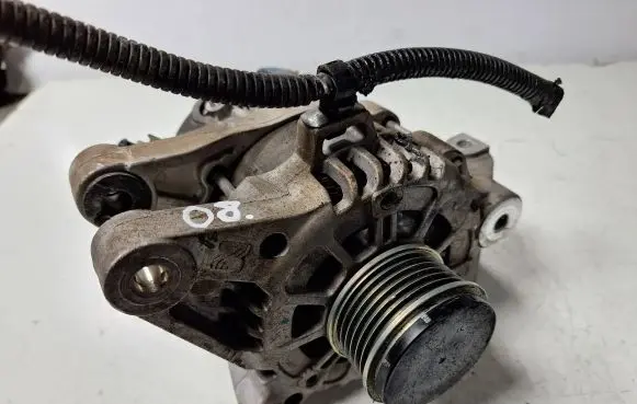 Hyundai i30 Generator/alternator 37300-2U200