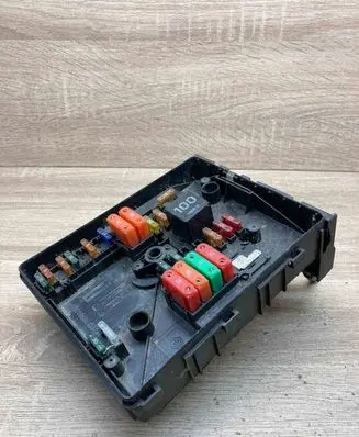 Volkswagen Golf V Fuse module 1K0937125A 1718130