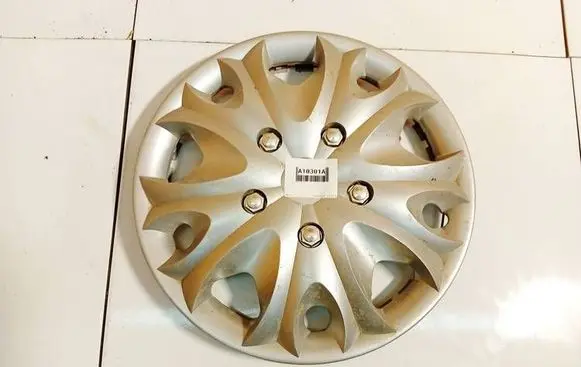 Audi A6 S6 C4 4A R15 wheel hub/cap/trim 