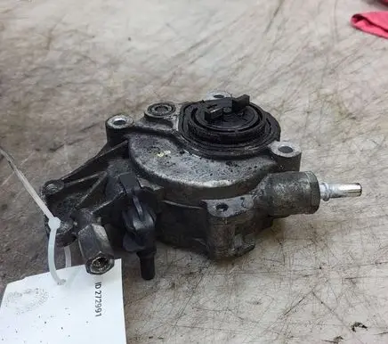 Land Rover Freelander 2 - LR2 Vacuum pump D171B
