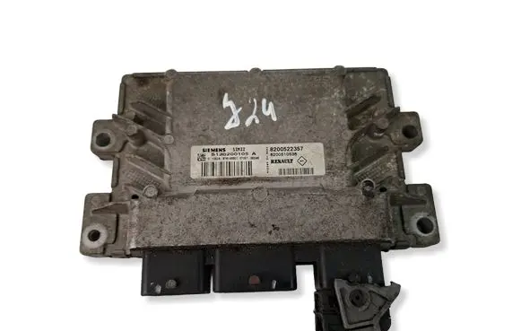 Renault Clio III Engine control unit/module 8200522357