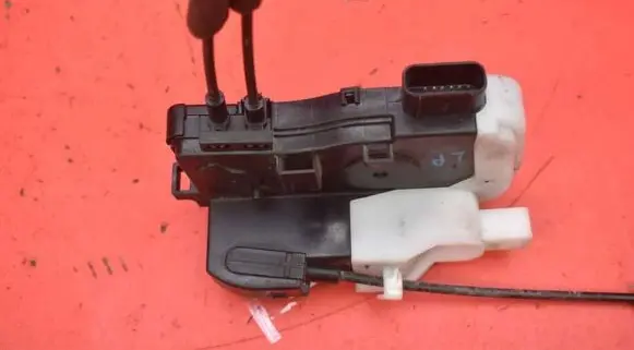 Hyundai ix35 Front door lock