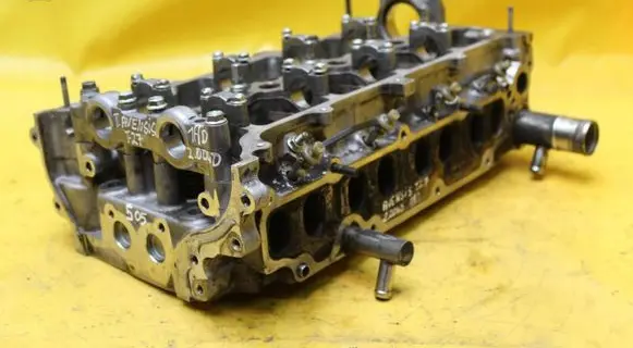 Toyota Avensis T270 Engine head 