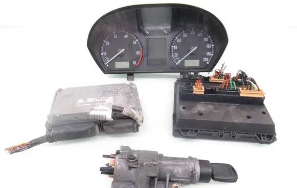 Skoda Fabia Mk1 (6Y) Engine control unit/module ECU 5WP44201 047906033D 6Q2937049B