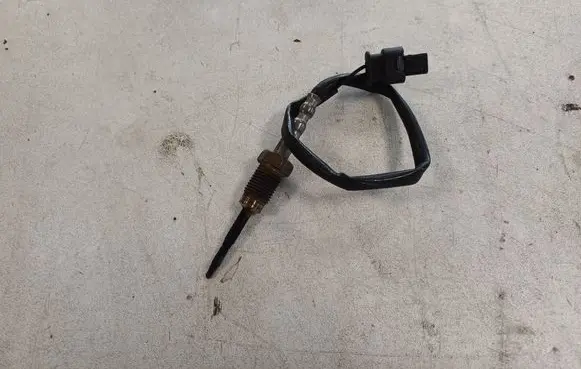 BMW 5 F10 F11 Exhaust gas temperature sensor 7805607