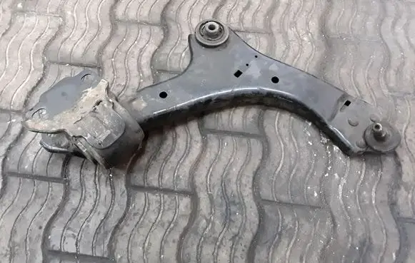 Volvo XC70 Front lower control arm/wishbone NOCODE