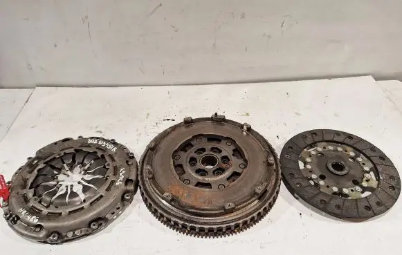 Renault Captur Dual mass flywheel 302103451R