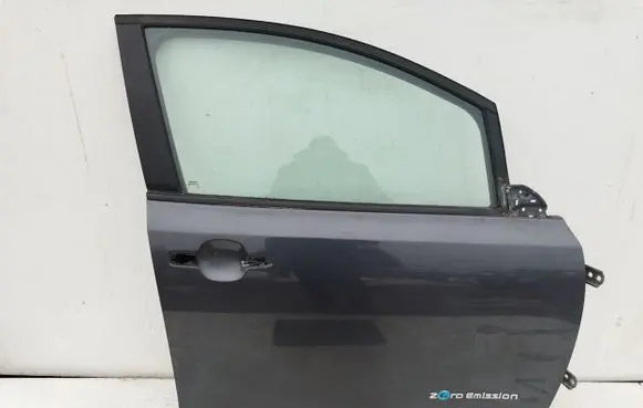 Nissan Leaf I (ZE0) Front door