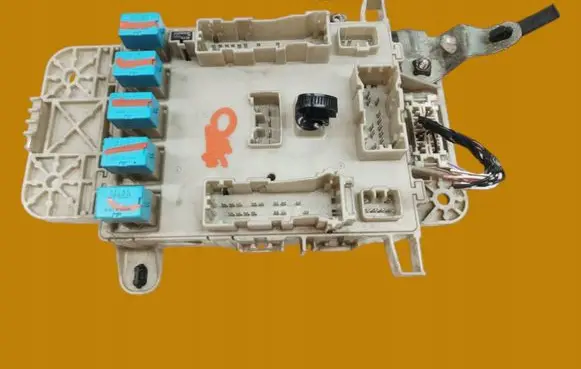 Toyota RAV 4 (XA20) Fuse box set 06705C22