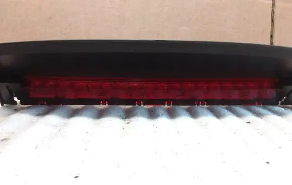 Third/center stoplight