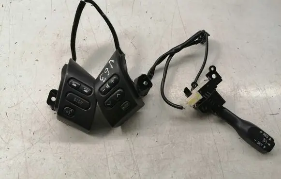 Steering wheel buttons/switches