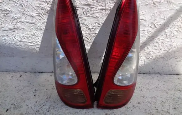 Toyota Yaris Rear/tail lights 12-390