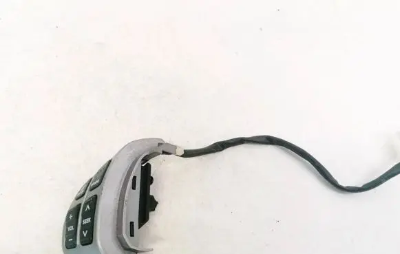 Steering wheel buttons/switches