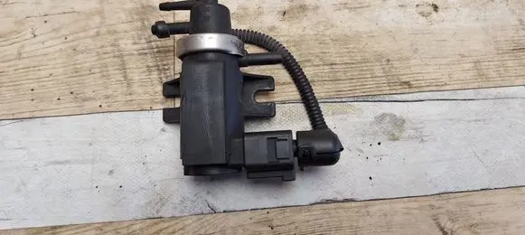 Volkswagen Golf V Turbo solenoid valve 1J0906627
