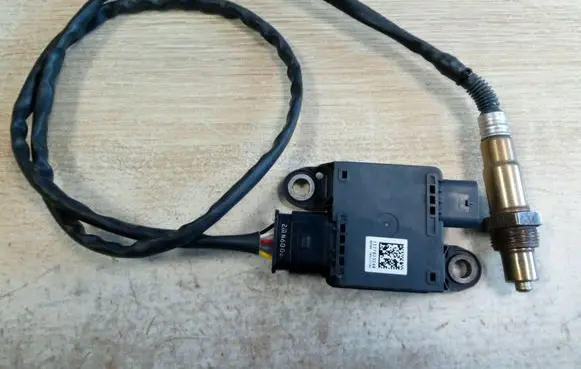 Volkswagen Tiguan Lambda probe sensor 04L906261J NE69809
