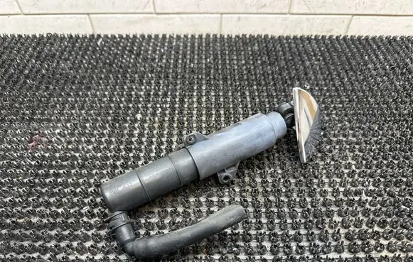 Mini One - Cooper Coupe R56 Headlight washer spray nozzle 7157119