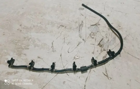 BMW 7 E65 E66 Fuel injector supply line/pipe 