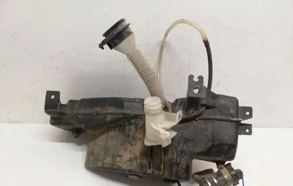 Mitsubishi Pajero Sport I Windshield washer fluid reservoir/tank 860142082 HLC37046 E13010045