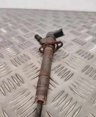 Volvo V70 Fuel injector 8658352