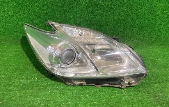Toyota Prius c Headlight/headlamp