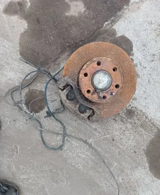 Iveco Daily 4th gen Front wheel hub spindle knuckle