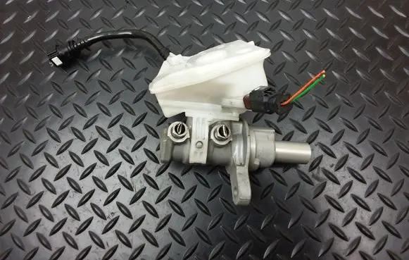 Citroen DS4 Master brake cylinder Y24879 0204051007