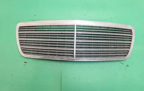 Front bumper upper radiator grill