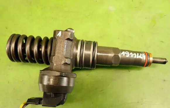 Skoda Fabia Mk2 (5J) Fuel injector